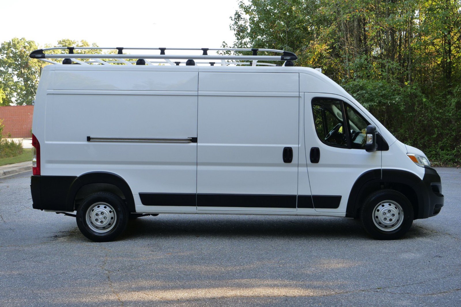 Used 2023 RAM ProMaster 2500 w/ Convenience Group FWD image 11