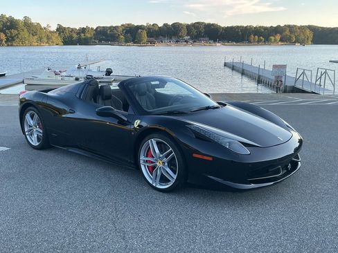 Used 2013 Ferrari 458 Spider image 2