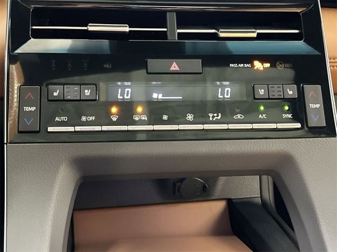 Used 2022 Toyota Avalon Limited image 27