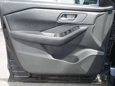Used 2024 Nissan Rogue SV FWD image 8