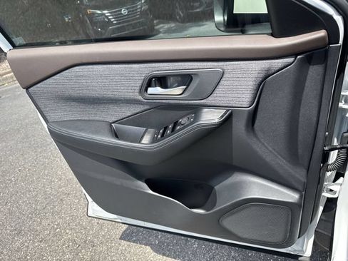 Used 2023 Nissan Rogue SV FWD image 24