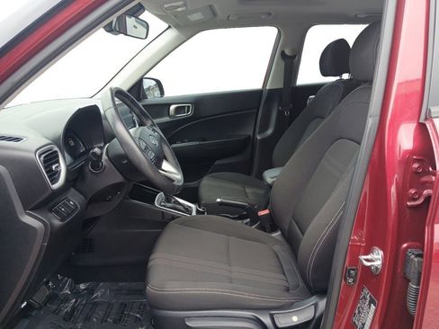 Used 2024 Hyundai Venue SEL FWD image 9
