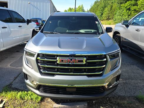 Used 2026 GMC Acadia Elevation FWD image 2