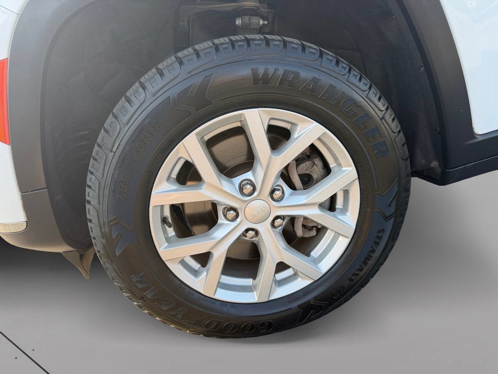 Used 2023 Jeep Grand Cherokee L Limited AWD/4WD image 9