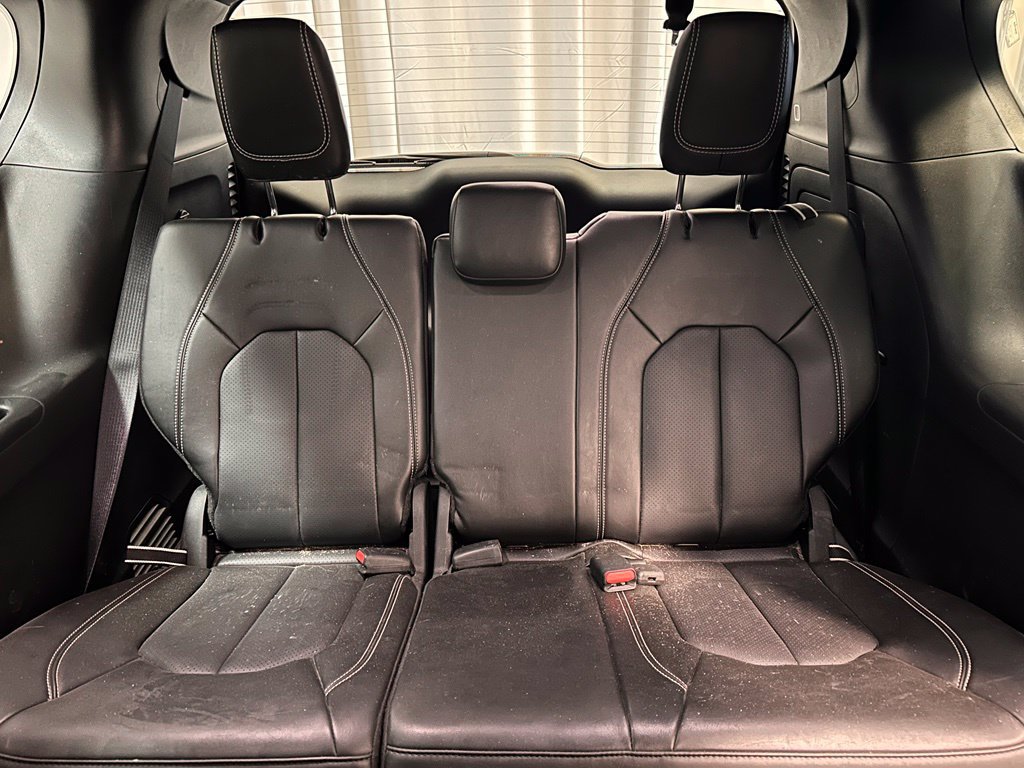Used 2023 Chrysler Pacifica Touring-L w/ Uconnect Theater Family Group FWD image 23