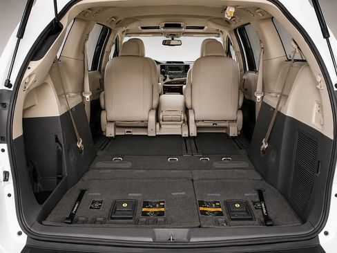 Used 2013 Toyota Sienna XLE FWD image 21