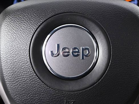 Used 2019 Jeep Grand Cherokee Limited image 36