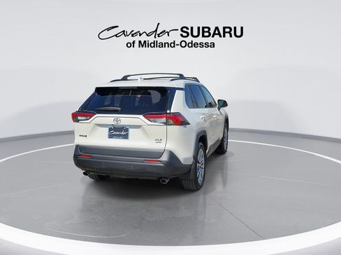 Used 2021 Toyota RAV4 XLE Premium image 8