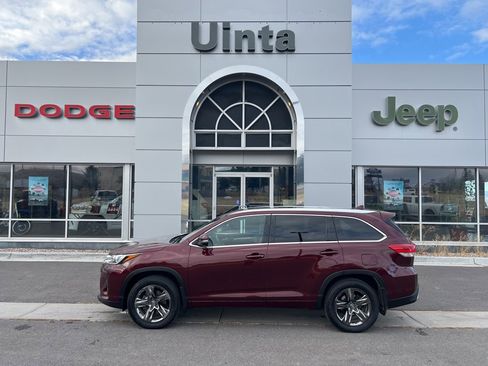 Used 2017 Toyota Highlander Limited Platinum image 2