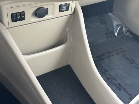 Used 2014 Toyota Prius V Five image 22