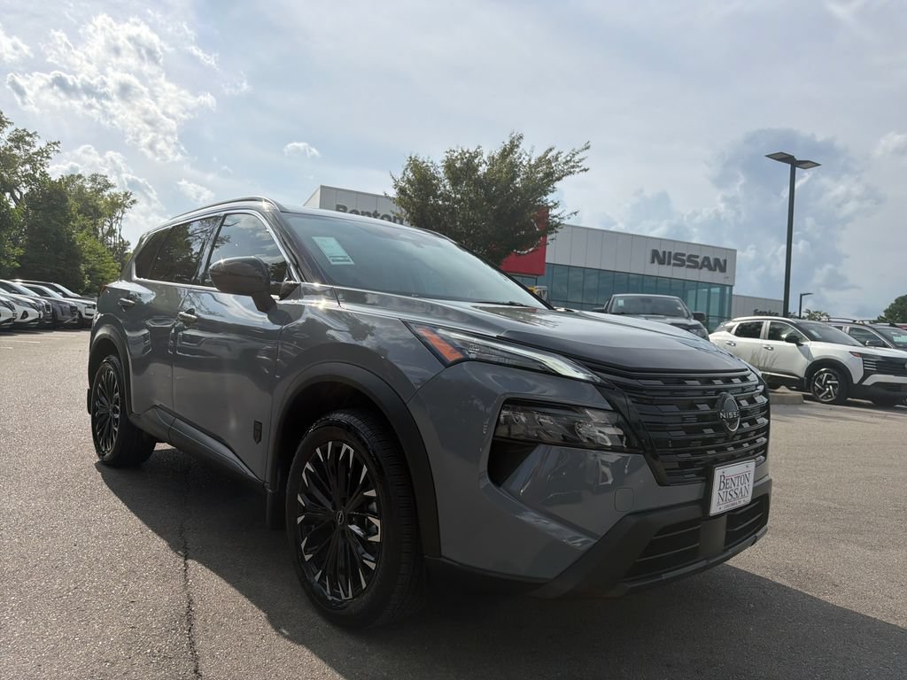 Used 2026 Nissan Rogue Dark Armor FWD image 2