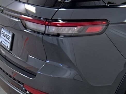 Used 2023 Jeep Grand Cherokee Altitude image 13