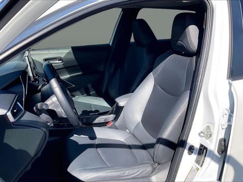 Used 2022 Toyota Corolla Cross XLE w/ Convenience Package image 7