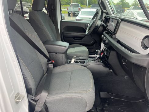 Used 2024 Jeep Wrangler Unlimited Sport AWD/4WD image 16