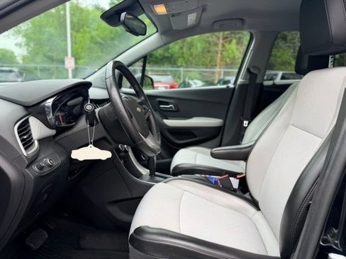Used 2020 Chevrolet Trax LT w/ LT Convenience Package AWD/4WD image 7