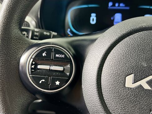 Used 2024 Kia Soul LX FWD image 17