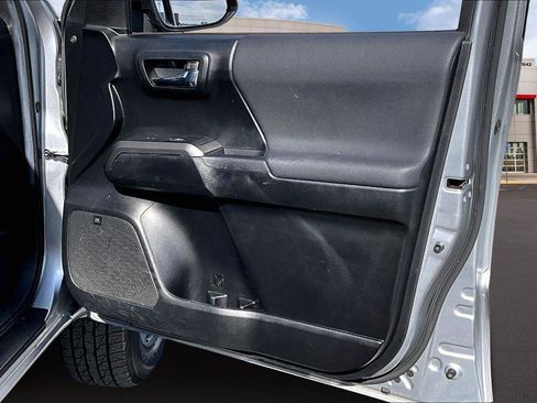Used 2022 Toyota Tacoma TRD Sport image 24