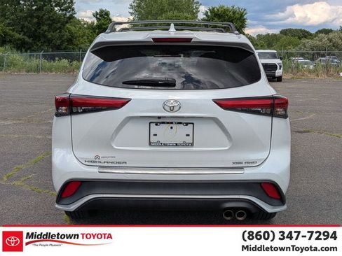 Used 2023 Toyota Highlander XSE AWD/4WD image 3