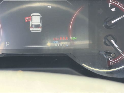Used 2025 Toyota RAV4 XLE FWD image 20