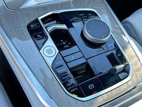 Certified 2023 BMW X7 xDrive40i w/ M Sport Package image 17