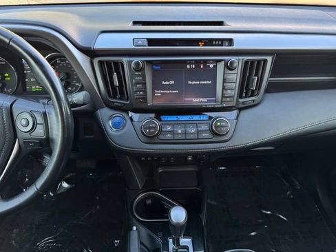 Used 2018 Toyota RAV4 Limited AWD/4WD image 2