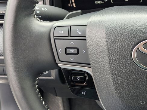 Used 2025 Toyota Camry SE image 19