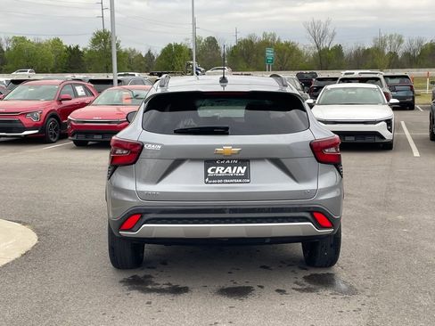 Used 2025 Chevrolet Trax LT w/ Driver Confidence Package image 6
