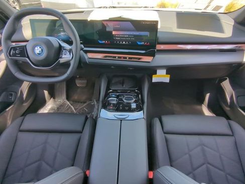 Used 2025 BMW i5 eDrive40i w/ Premium Package image 15