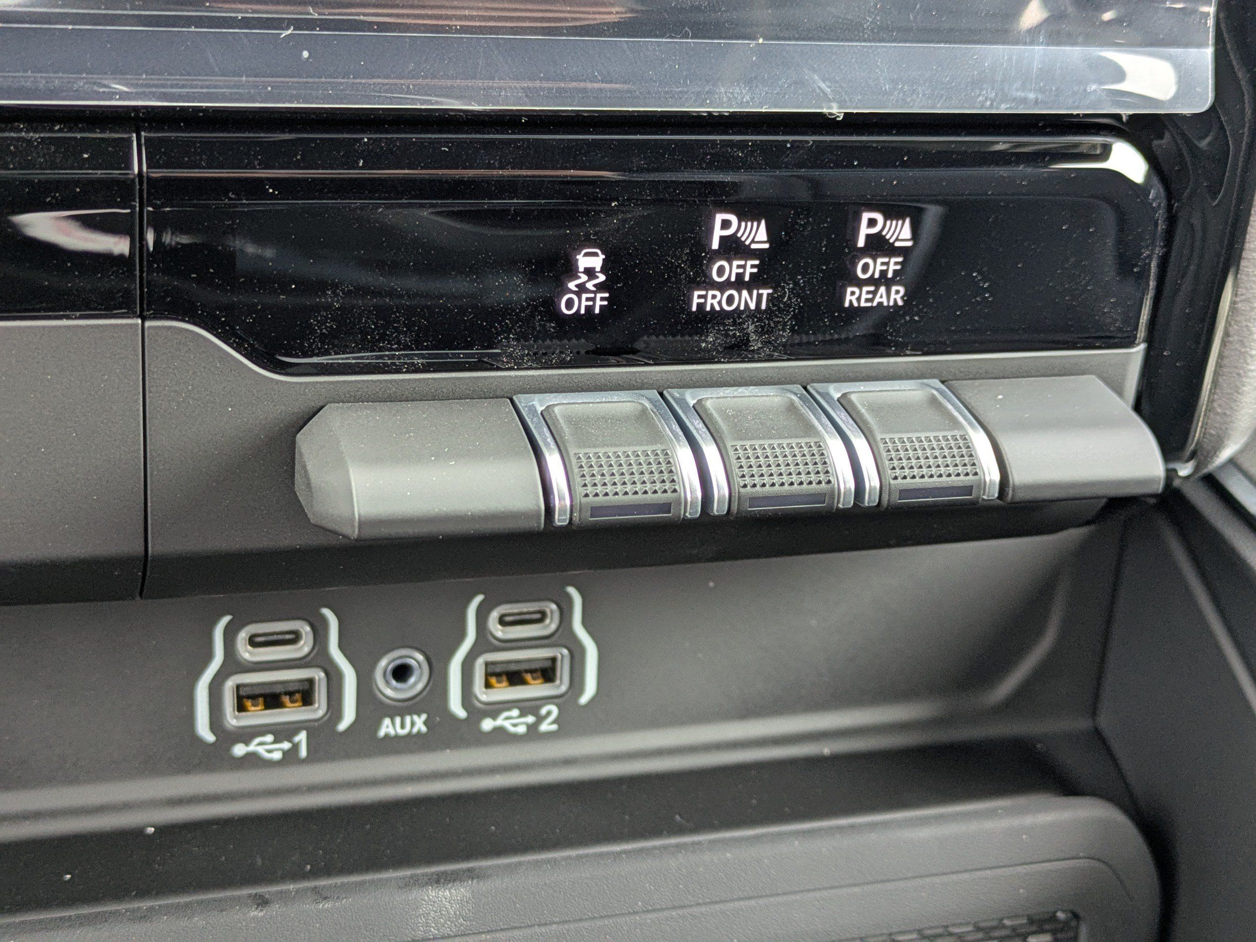 Used 2026 RAM 1500 Laramie w/ Sport Appearance Package AWD/4WD image 32