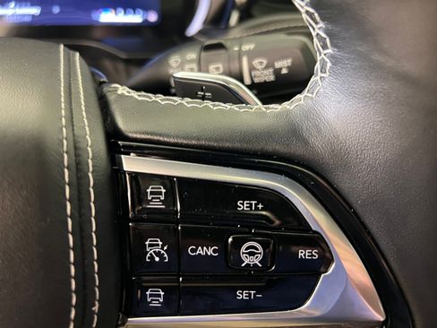 Used 2023 Jeep Grand Cherokee L Overland w/ Advanced Protech Group III image 25