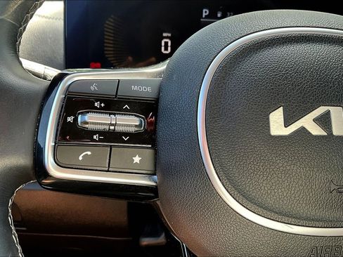 Used 2024 Kia Sorento S image 26