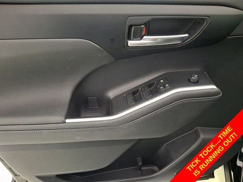 Used 2023 Toyota Highlander XSE AWD/4WD image 15