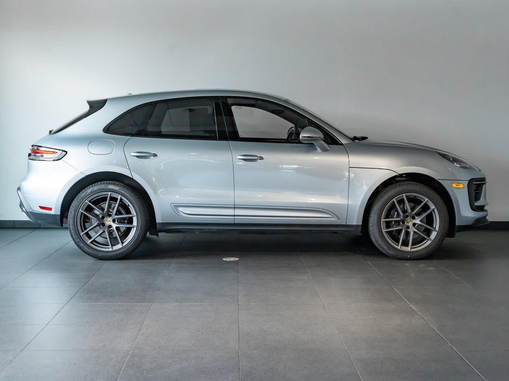 Certified 2026 Porsche Macan AWD/4WD image 8