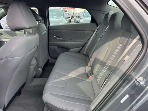 Certified 2025 Hyundai Elantra Sport FWD image 11