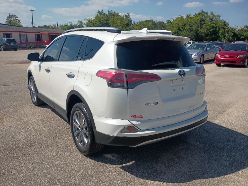 Used 2018 Toyota RAV4 Limited FWD image 3