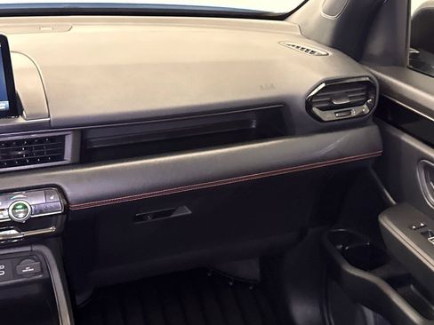 Used 2025 Honda Pilot TrailSport image 16