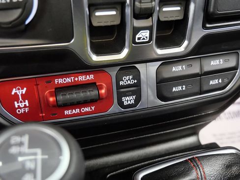 Used 2020 Jeep Gladiator Rubicon w/ Dual Top Group AWD/4WD image 27