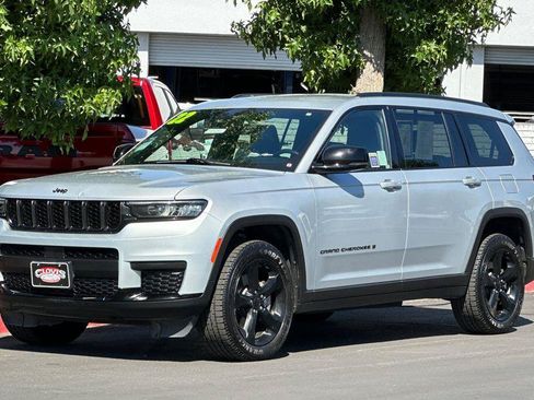 Used 2022 Jeep Grand Cherokee L Laredo RWD image 8