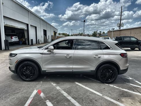 Used 2022 Lincoln Nautilus Reserve FWD image 3