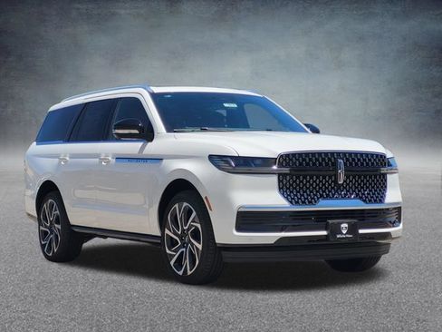New 2026 Lincoln Navigator Reserve AWD/4WD image 3
