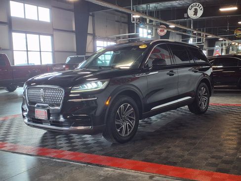 Used 2022 Lincoln Aviator AWD image 3