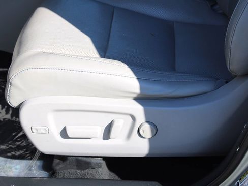 Used 2017 Toyota Highlander Limited Platinum image 17