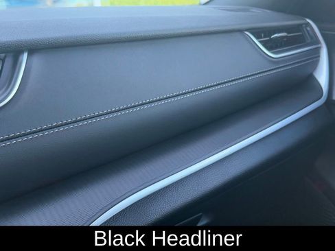 New 2025 Jeep Grand Cherokee Altitude image 20