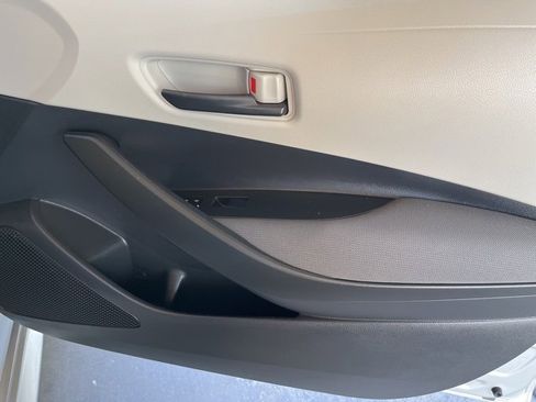Used 2022 Toyota Corolla LE image 30