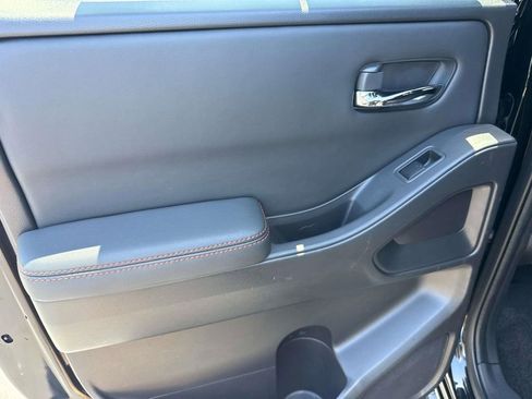 Used 2022 Nissan Frontier Pro-X RWD image 9