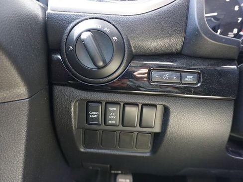 Used 2021 Nissan Titan SV w/ SV Convenience Package image 4