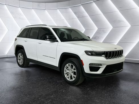 Used 2023 Jeep Grand Cherokee Limited AWD/4WD image 1