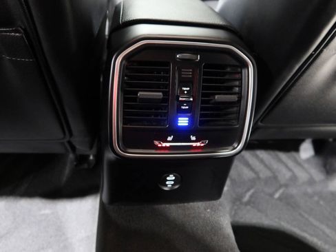 Used 2024 Porsche Macan AWD/4WD image 34