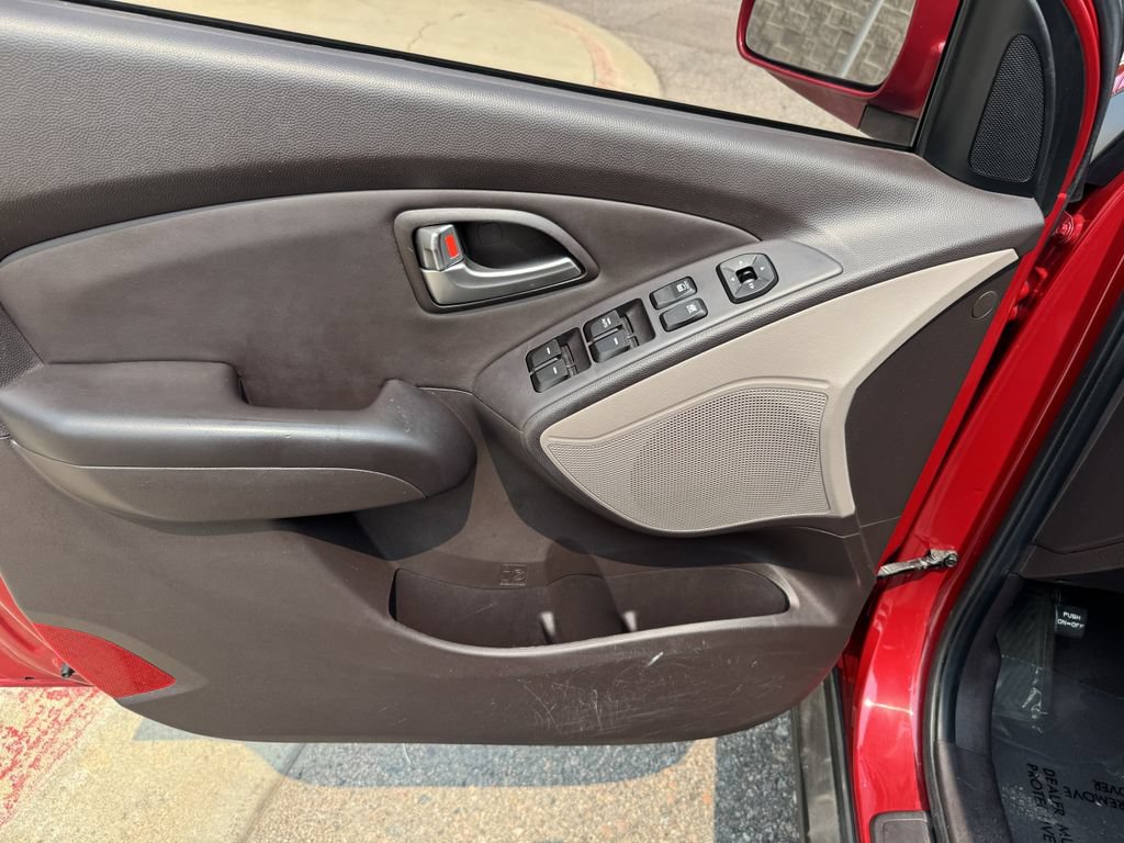 Used 2011 Hyundai Tucson 2WD image 13