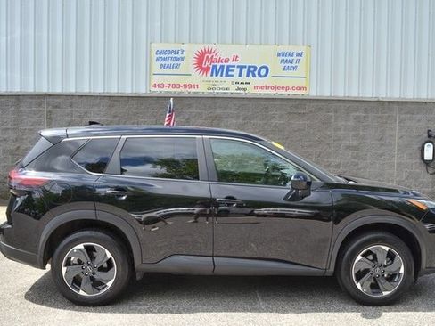 Used 2025 Nissan Rogue SV AWD/4WD image 9